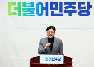 홍익표 "'국힘 합류' 조정훈 여전히 비교섭 몫 법사위원…교체해야"