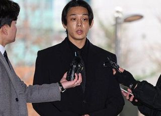 "심려 끼쳐 죄송한 마음"…유아인, 마약투약 혐의 첫 재판 출석