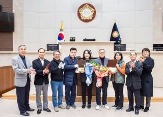 용인특례시의회 김길수·신나연 의원, 구갈동 재건축연합회로부터 감사패 수상