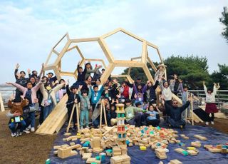 한국도자재단, 폐목재 어린이 놀이터로 재활용…탄소배출 10톤 절감