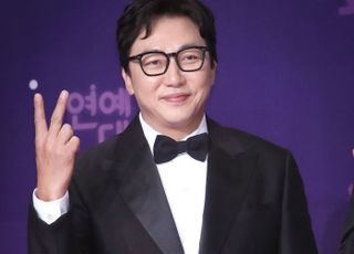 탁재훈, 3수 만에 ‘SBS 연예대상’ 대상…올해의 프로그램상은 ‘런닝맨’