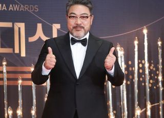 'KBS 연기대상' 이원종, 故이선균 추모하며 "야만의 세월 반복되지 않길"