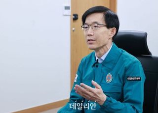 방문규 산업부 장관, 인천공항서 새해 첫 반도체 수출 현장 점검