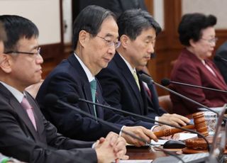 한덕수, 시무식 일성…"대한민국 미래 위한 '개혁과제' 반드시 완수"