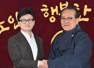 '노인회 예방' 한동훈…野 차별화 이어 세대통합 신호탄 쏜다