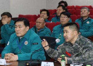 ‘북한 해안포 사격’…문경복 옹진군수, 연평도 해병부대 방문 격려
