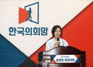 버티는 류호정 "난 비주류인 것…정의당 탈당 안 한다"