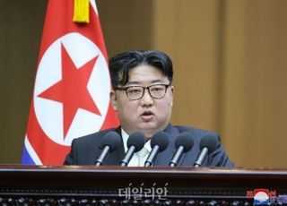 신무기에서 민방위까지…북한 '국방전략' 초점은?