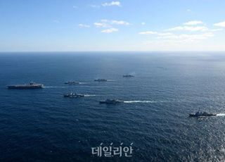 핵위협 김정은 보란듯…美핵항모 전개 속 한미일 훈련