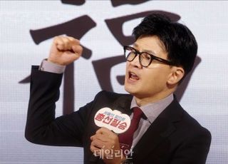 한동훈 광폭행보…충남 서천 시장 화재 현장 긴급 방문