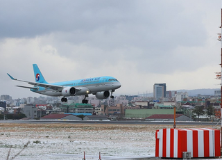 제주공항 항공기 운항 정상화…결항편 승객도 대부분 수송