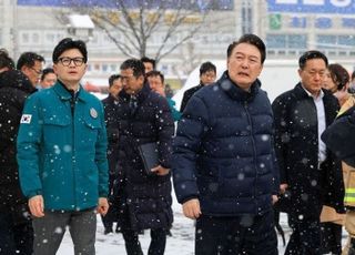 尹지지층 70% "대통령실의 한동훈 사퇴 요구 부적절" [데일리안 여론조사]