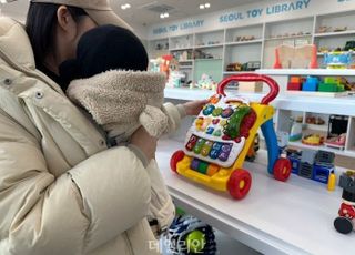 "물량 좀 더 많았으면 좋겠어요"…'서울장난감도서관' 가보니 [데일리안이 간다 24]