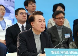 윤 대통령 "의료개혁, 지금이 골든타임…충분한 의료 인력 확보해야"