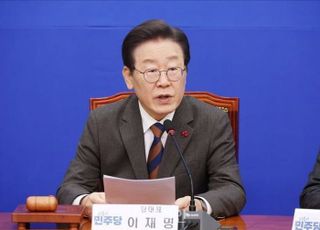 [속보] 이재명 "과거 회귀 아닌 '준연동제' 안에서 승리의 길 찾겠다"