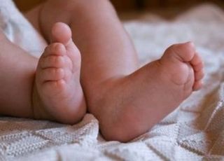 '산모 바꿔치기' 수법으로 아기 4명 매매…30대 여성 징역 5년