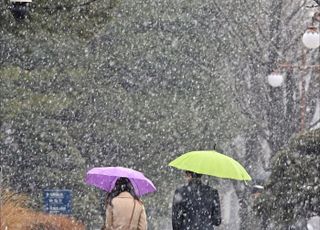 서울, 진눈깨비...영동은 대설 특보