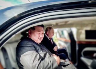 푸틴, 김정은에 고급 자동차 선물…정부 "대북제재 위반"