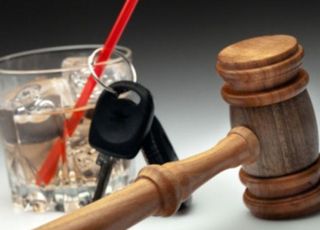 "상습 음주운전 공무원 강등은 적법"