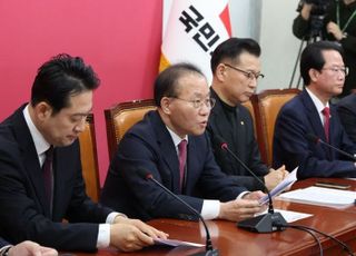 선거구 협상 난항…민주 선관위안 '유턴'에 국힘 "무책임 극치"