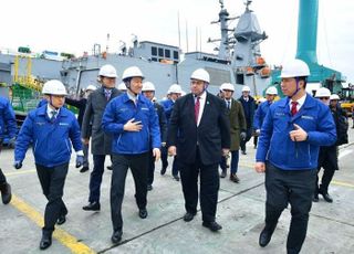 미 해군성 장관, HD현대중 방문…정조대왕함 등 함정 기술력 확인