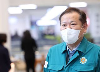 이상민 행안장관 "2027년까지 국립대 의대교수 1000명 늘릴 것"