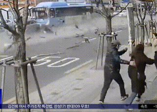 "전쟁 난 줄…차 날아가" 14명 사상자 은평구 CCTV '경악'
