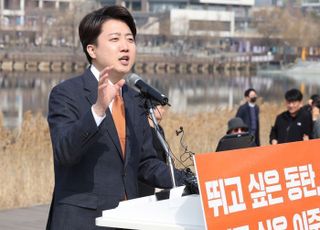 與 "'이준석 출마' 화성을에 전략공천 고려 중"