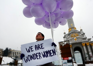 한국, 여성 근로자 차별 OECD중 제일 심해…"12년 연속 꼴찌"