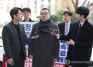 다시 경찰 출석한 의협 간부…전공의 집단행동 교사혐의 부인 