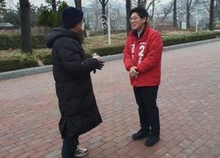 [동행취재] '진짜 광진 사람' 김병민 "죽을 힘 다하겠다" 하자 구민들이 한 대답은…