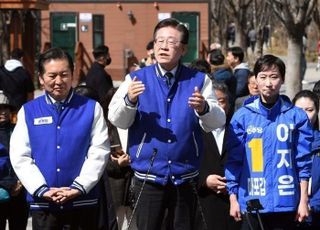 [현장] 조국 돌풍에 위기감?…이재명 경의선숲길 유세 온통 '몰빵론' 뿐