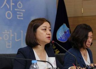 강북을 민주당 후보 된 조수진 "유시민이 '길에서 배지 줍는다' 반농담"