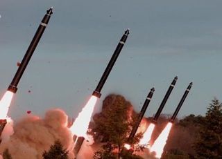 북한 "신형 중장거리 극초음속미사일용 고체연료 시험 성공"