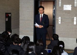 '조국혁신당'에 놀란 이재명, 뜬금없이 조정훈에 화살…趙 "소수당 조롱, 인간 그릇 키우라"