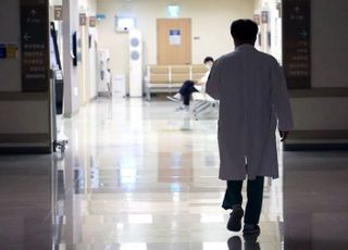 "아픈 환자 버려두고…사직할 수 없다" 한 의사의 기고문