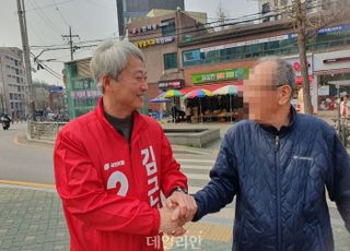 [동행취재] '송파병' 김근식 "이번엔 꼭 바꿔주세요"…주민들 "마천동 뒤집어주세요"