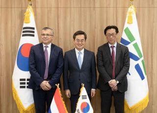 김동연, ASM 대표와 반도체 분야 협력 논의