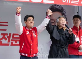 [현장] '77 노구' 손학규, 정치양극화에 떨쳐일어섰다…"김병민은 옳은 사람"