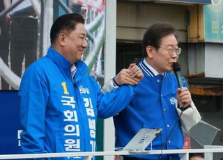 與 "김혜경과 판박이…민주 김병기 배우자, 법카 유용 의혹 해명하라"