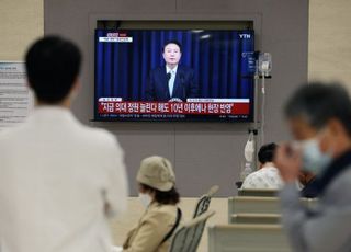尹, 총선 9일 앞두고 '의대 2000명 증원' 협상 가능성 첫 시사