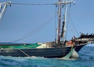 해수부, 4월 한 달 중국어선 불법 어업 집중 단속