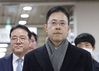 헌재 "'고발사주 의혹' 손준성 탄핵심판 절차 정지 결정"