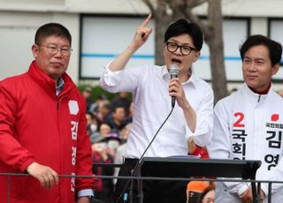 동대문 찾은 한동훈 "사전투표는 기세 싸움…적극적으로 해달라"