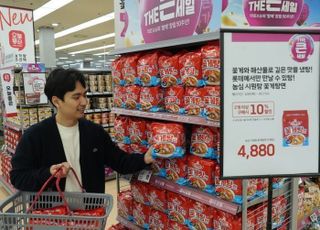 롯데마트·슈퍼, ‘시원탕 꽃게탕면’ 출시 5일 만에 2만5000개 이상 판매