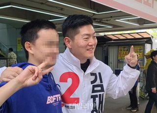 [동행취재] "형, 당선되면 잔디 알지?"…김재섭의 특별한 선거운동