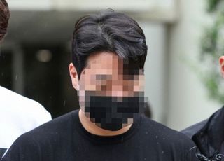 '압구정 롤스로이스男' 지인 협박해 3억 뜯어낸 유튜버 구속