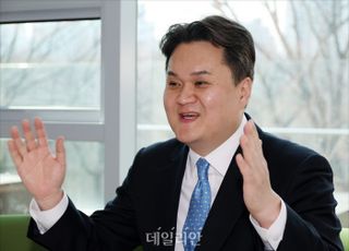 검찰, '법카 유용 의혹' 김지호 민주당 부대변인 소환