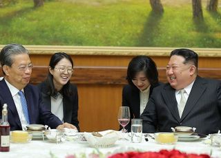 北 "김정은-자오러지, 다방면 교류·협력 확대강화 논의"
