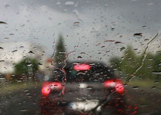 오늘(15일) 전국 흐리고 비...빗길 운행 시 적절한 차량 관리법